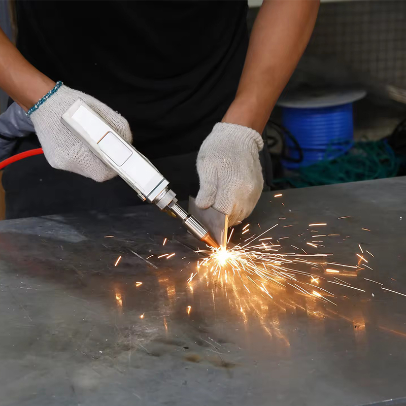 Industrial Laser Welding - เครื่องเชื่อมเลเซอร์แบบมือถืออเนกประสงค์ 3-in-1 พร้อมถังแก๊ส กำลังไฟ 1500W 2000W