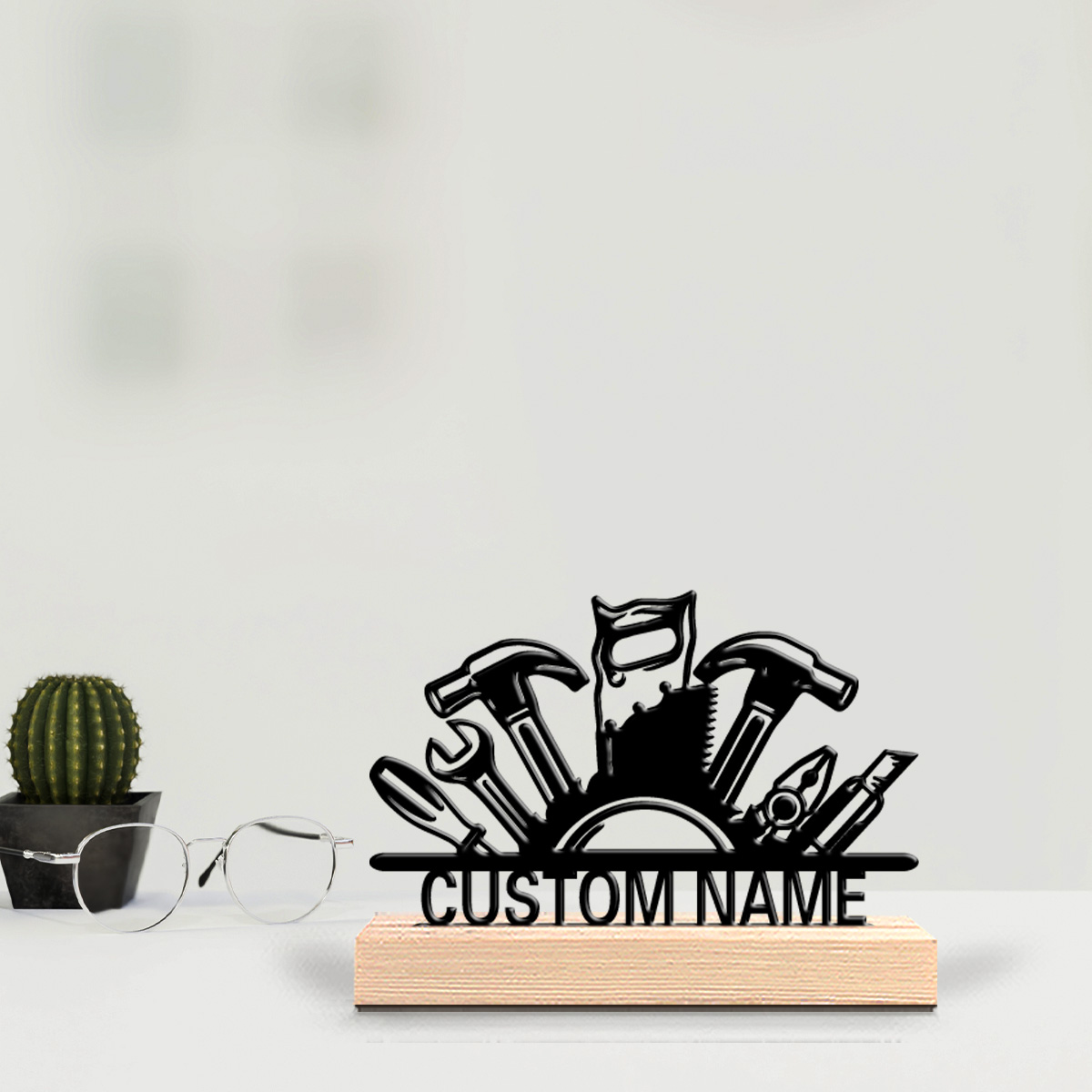 Industrial Laser Engraver For Wood - ของตกแต่งโต๊ะสไตล์อินดัสเทรียล รูปปั้นโลหะรูปเครื่องมือซ่อมแซมแบบกำหนดเอง ดีไซน์ใหม่ 1 ชิ้น พร้อมฐานไม้